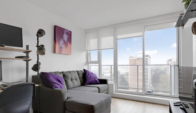 Ideal 1-Bedroom Apartment just Outside of Downtown