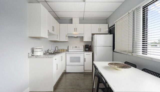 IDEAL FOR GROUP STAYS - 3 bedrooms, 3 bathrooms, 2 kitchens