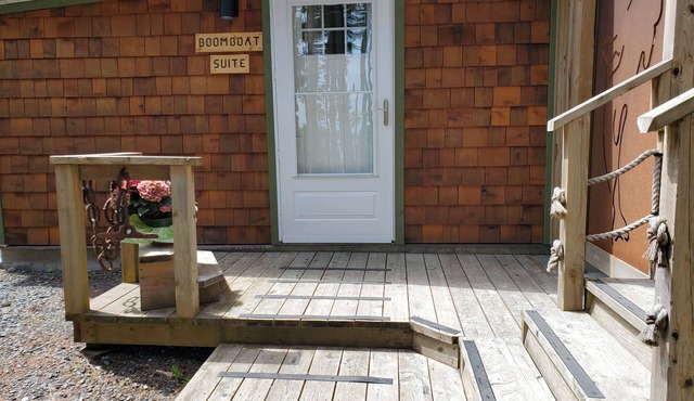 In Telegraph Cove, rare gem, private, TV, High-speed WiFi, no cleaning fees