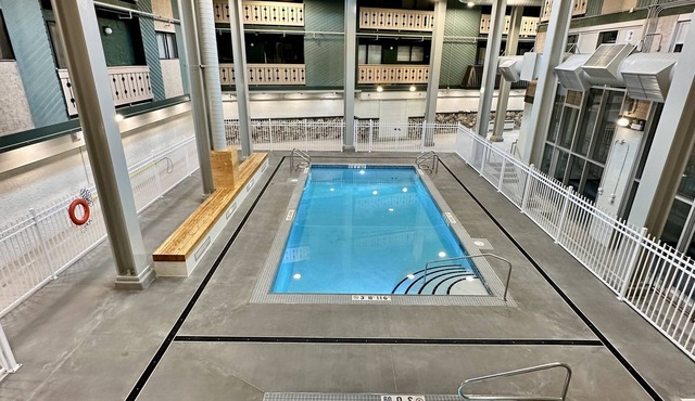 Indoor pool & hot tub. Beautiful 2 bedroom condo within 3 min walk to village.