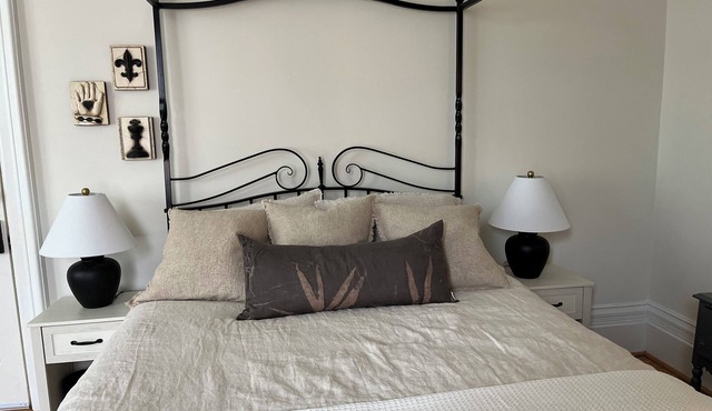 Inn on the Avon: a charming escape offering refined comfort and timeless charm.