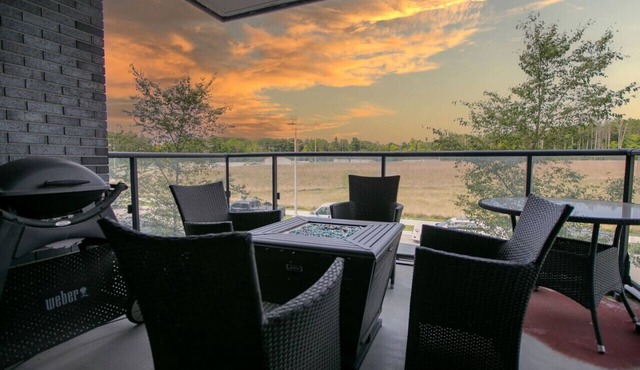 Innisfil 2BR Condo | Balcony, BBQ & Fire Table
