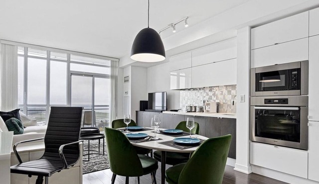 Insta-Worthy Toronto Stay Close to CN TOWER +More!