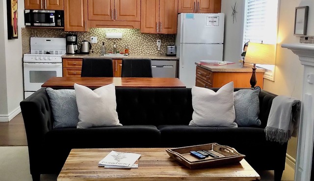 K's Cozy Condo -Mins. to Beach, Trails, Shops, Skiing. Walk to restaurants, bar.
