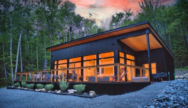 KALLM Mont-Tremblant luxury chalet with sauna, hot tub, private beach & pond on 8acre estate