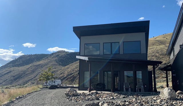 Kamloops Lakefront Getaway Vacation Home