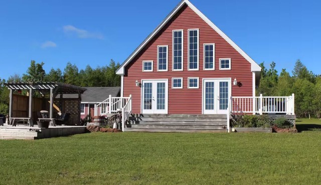 Kayes Cottage – Brudenell Riverfront Chalet Perfect for Family or Golf Getaways