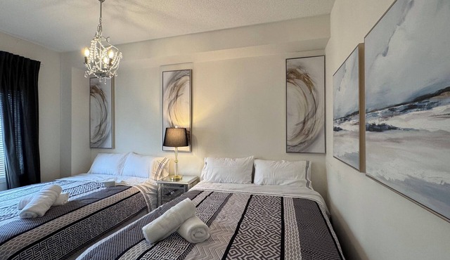 Kleinburg Refined Crown Town Residence