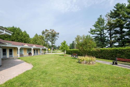 Knights Inn Bracebridge