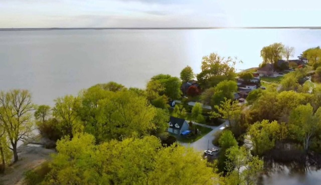 Lake Erie Retreat: Waterfront Cozy Apartment