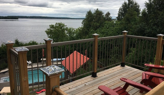 Lake front 3 bedroom 2 Storey Chalet, Sauna, Summer Heated Pool