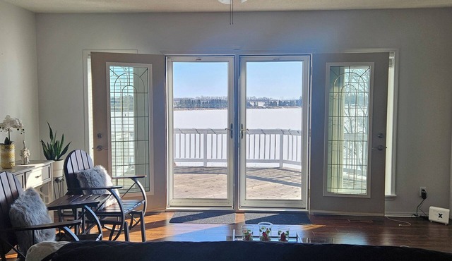 LAKE HOUSE 6 MINUTES TO TOWN.BRING YOUR WATER SPORTS GEAR AND ENJOY