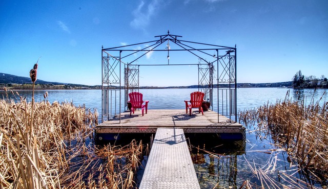 Lake House Getaway With Private Dock