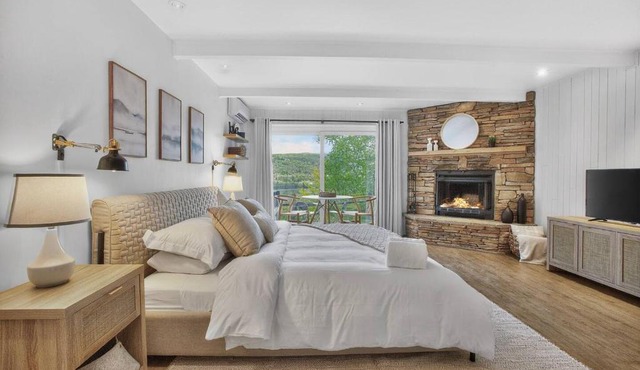 Lake & Mountain Views/Brick Fireplace/Free Shuttle