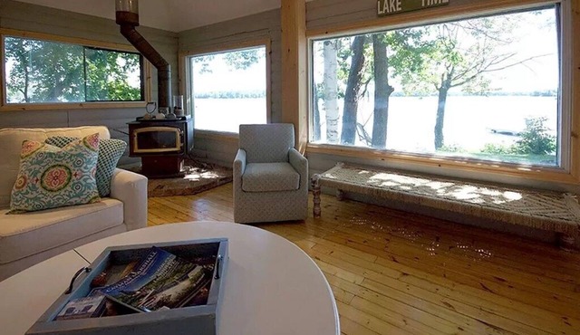 Lake Muskoka - Lake Front Cottage - 230' Water