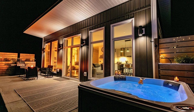Lake View Cottage with Private Hot Tub - Eagle View