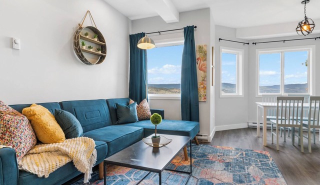Lake Views Beach Suite - 6 min to downtown Kelowna