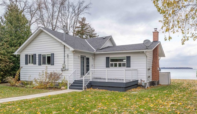 Lakefront 4BDR Cottage in Innisfil with Firepit, BBQ and 500Mbps WiFi
