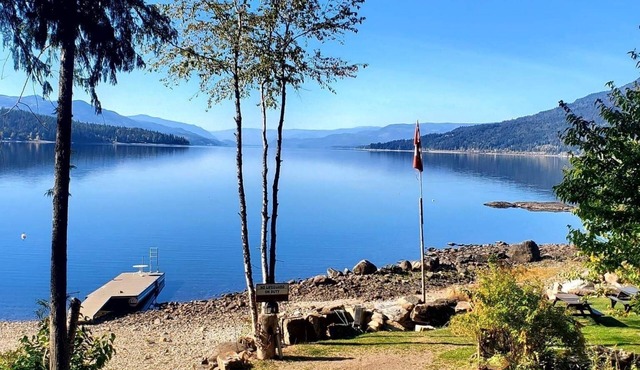 Lakefront cabin -lovely views, peaceful retreat, perfect for a relaxing getaway