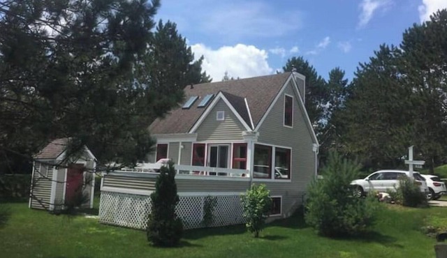 Lakefront Chalet 3 Mins From Mt Orford
