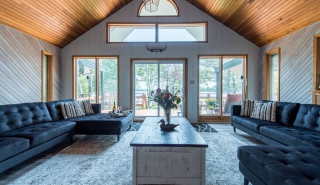 Lakefront Cottage with Cozy Cabin Appeal