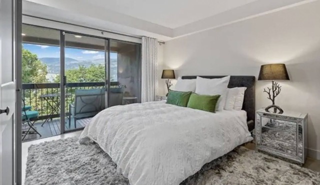 Lakefront Downtown Condo