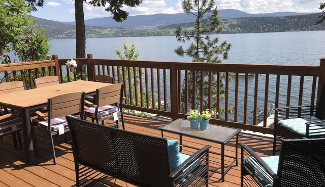 Lakefront family Cottage Available 2024 outdoor space and Private Buoy