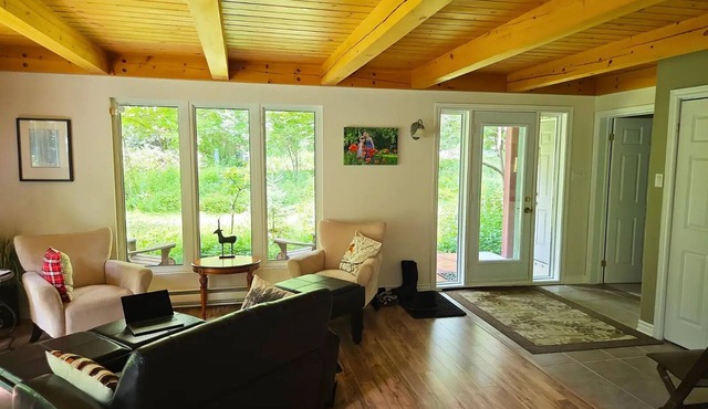 Lakefront Home for Rent – 30 Minutes from Ottawa Downtown