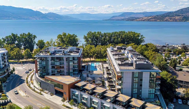 Lakefront Penthouse w/Pool & Free EV Charging