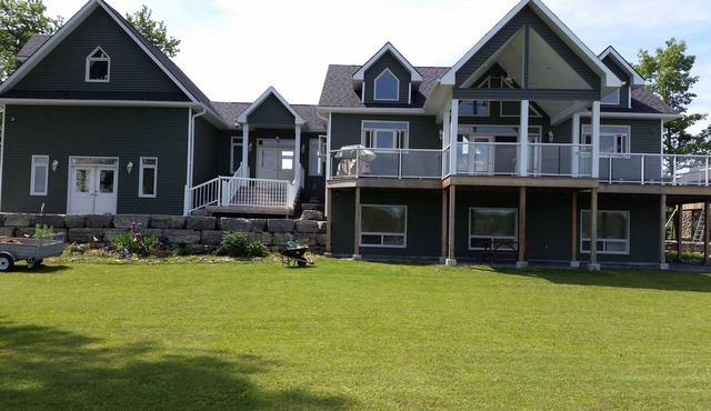 Lakehouse with 800 feet of waterfront near Prince Edward County!
