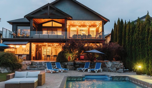 Lakes and Grapes one bedroom oasis in beautiful Lake Country BC