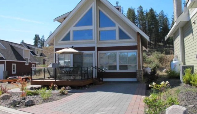 Lakeside cottage along La Casa Cottage Resort