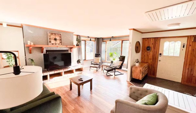 Lakeside Re-Treat Cozy Family Retreat Minutes from Christina Lkae