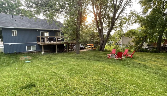 Lakeview Cozy Cottage: Close to Water for Swimming, Fishing & Kayaking