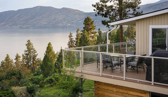 Lakeview Lookout, family and pet friendly rental with hot tub