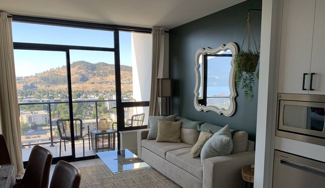 Lakeview Oasis! Gorgeous 1-bdrm Sub-penthouse. Sleeps 4