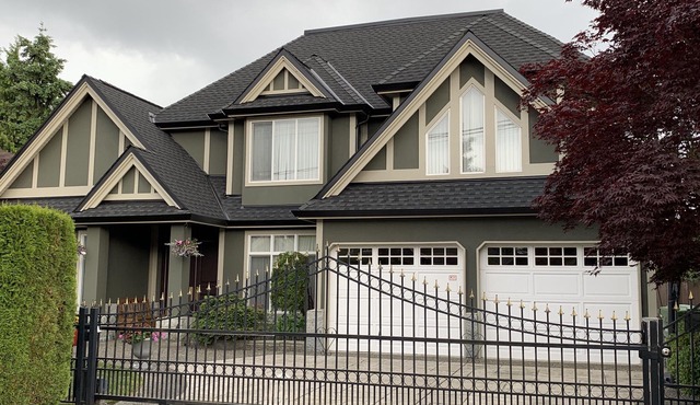 Large cozy room in central Richmond w. separate entrance