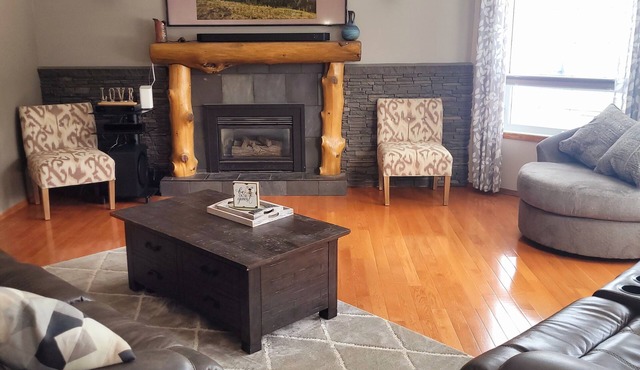 Large Fam Friendly Home - Hot Tub- Air Conditioning - Game Room - Child Friendly