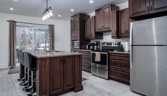 Large Historic Downtown FIVE Bedroom House