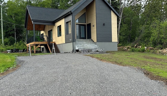 Le chalet Polaire au Mont-Sainte-Anne, bikes, skis et pets frendly!