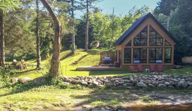 Le Petit Renard | Riverfront cottage