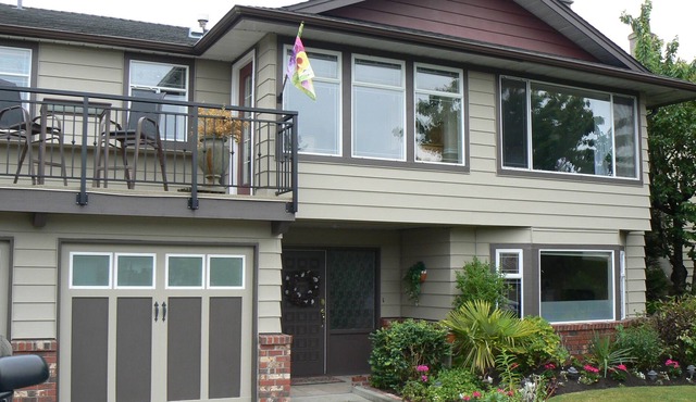 " Licensed" three bedroom suite in a house for up to 6 people sundeck bathrooms