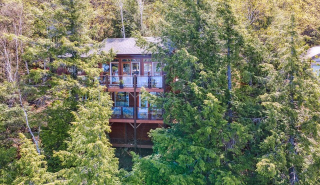 Lily’s Lake House - Luxury Cottage Experience