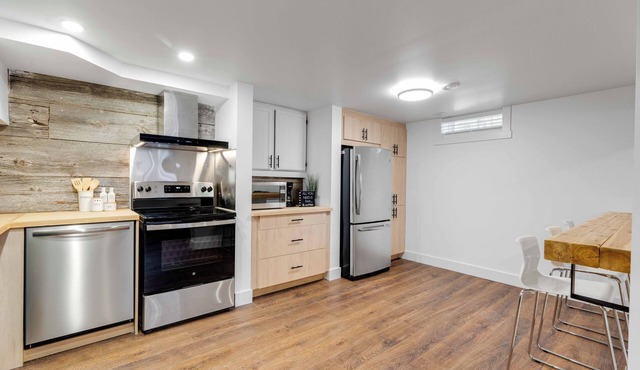 Live in Lovely Lambeth: Lower Apartment