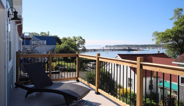 Location, location, location! Private - Waterview - Downtown Cottage
