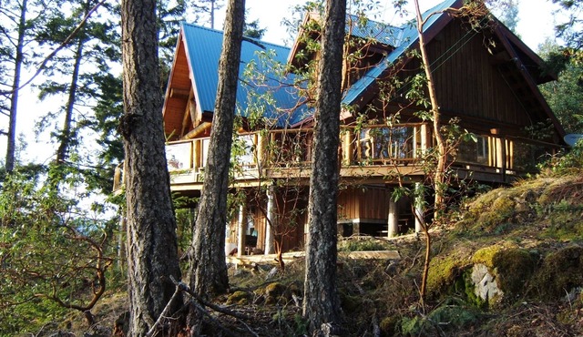 Log Home, spectacular views,situated, area surrounded by lakes BC Reg#H096682329