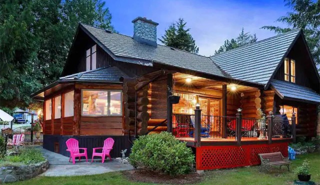 Log Home with 4 bedrooms 3 bathrooms