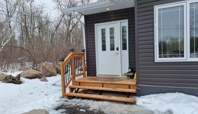 Loons Nest; Hot tub & 5 min walk to the lake/beach