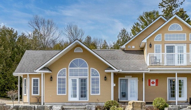 Lovely 4 bedroom, 2 bath home on Southern Georgian Bay