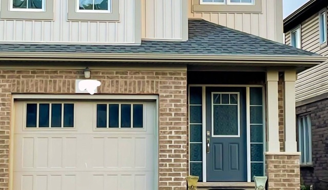 Lovely Private 4 Bed home close to Niagara Falls, NOTL & Brock U